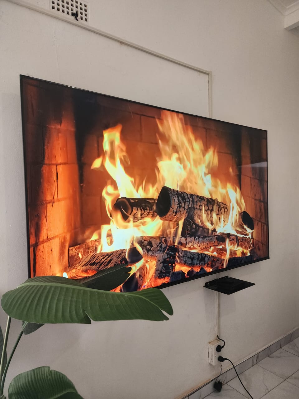 Hisense 75″ 4K UHD QLED Smart TV 75Q6N (Preloved)