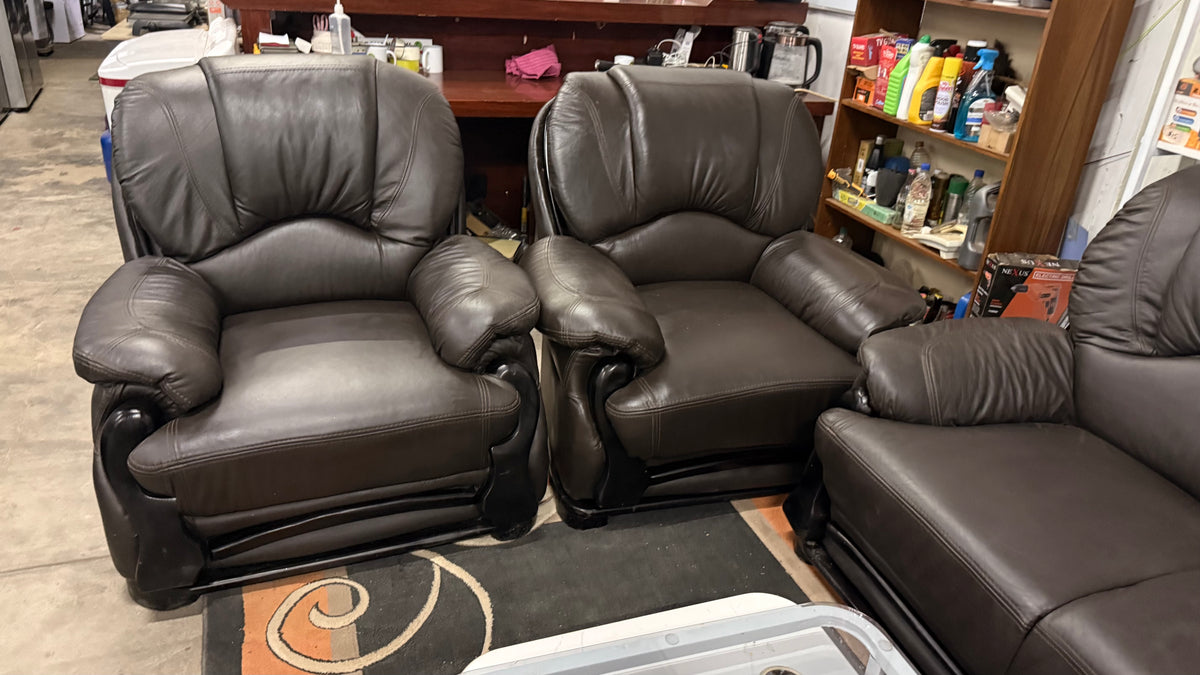 The Kingston 100% leather lounge