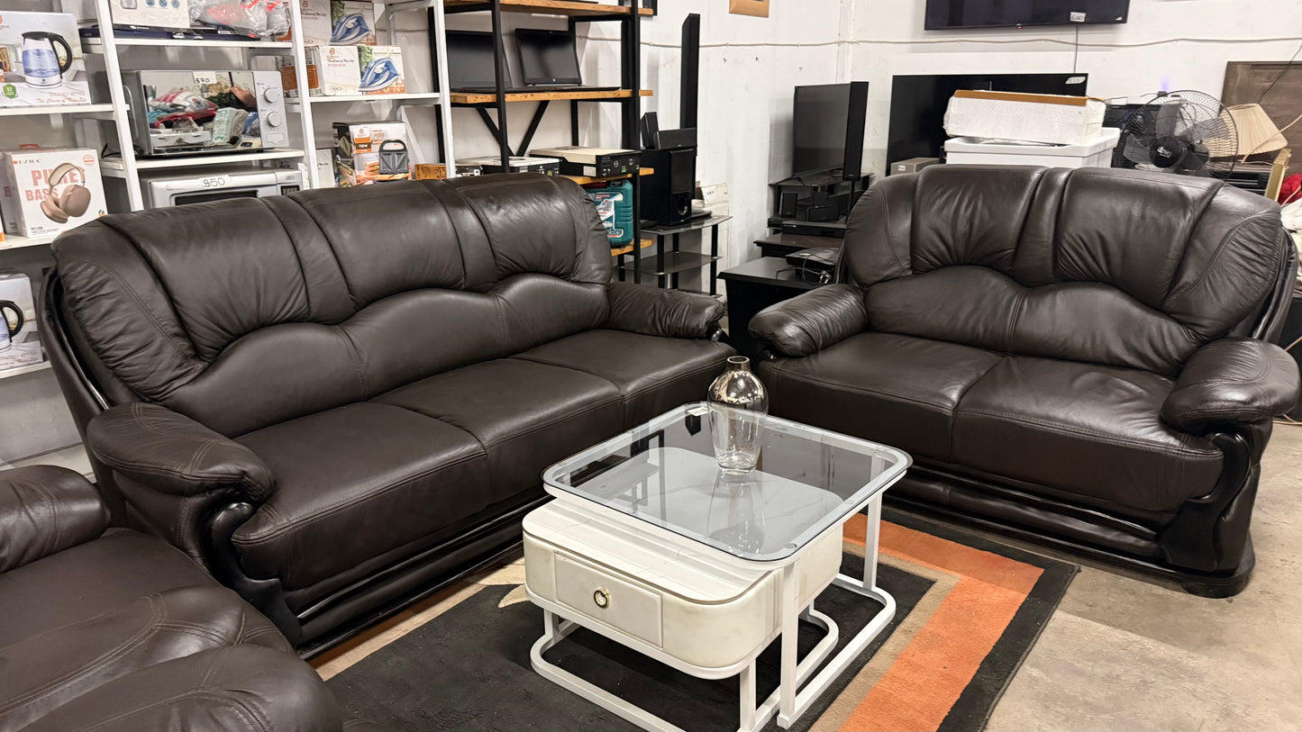 The Kingston 100% leather lounge