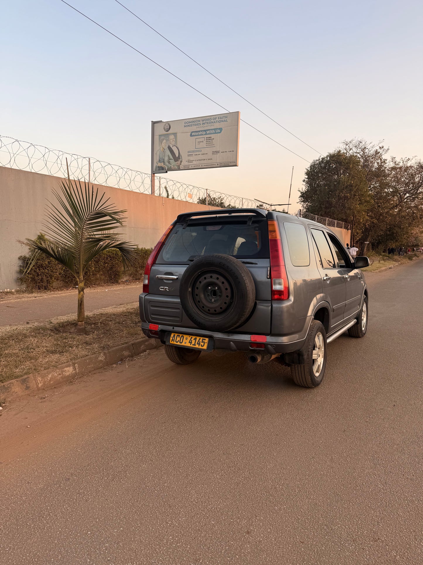 UK-SPEC HONDA CR-V FOR SALE — US$5,300 NEGOTIABLE