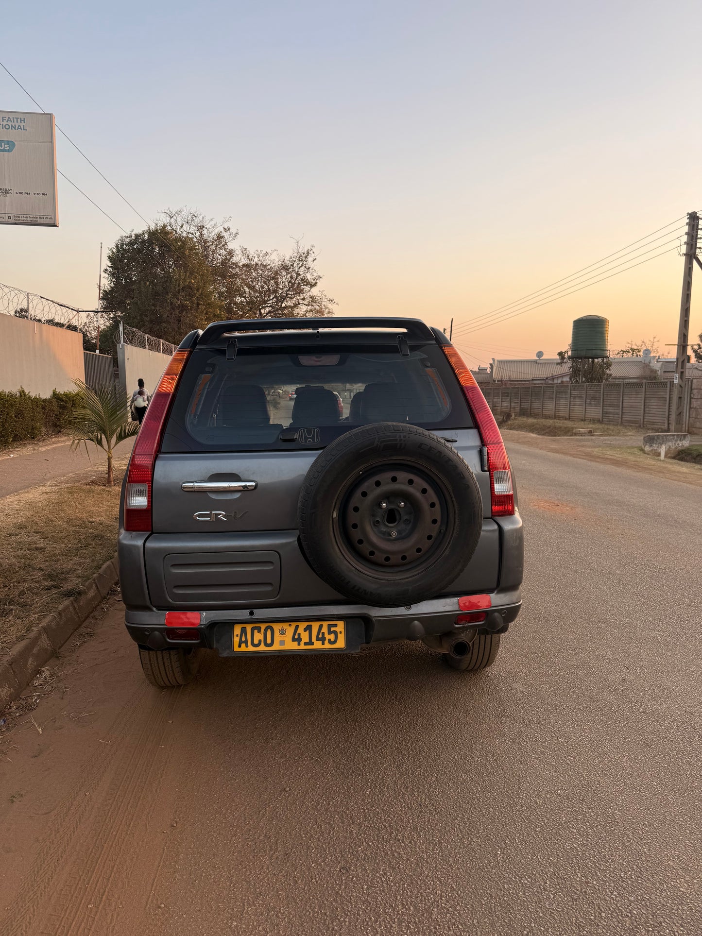 UK-SPEC HONDA CR-V FOR SALE — US$5,300 NEGOTIABLE