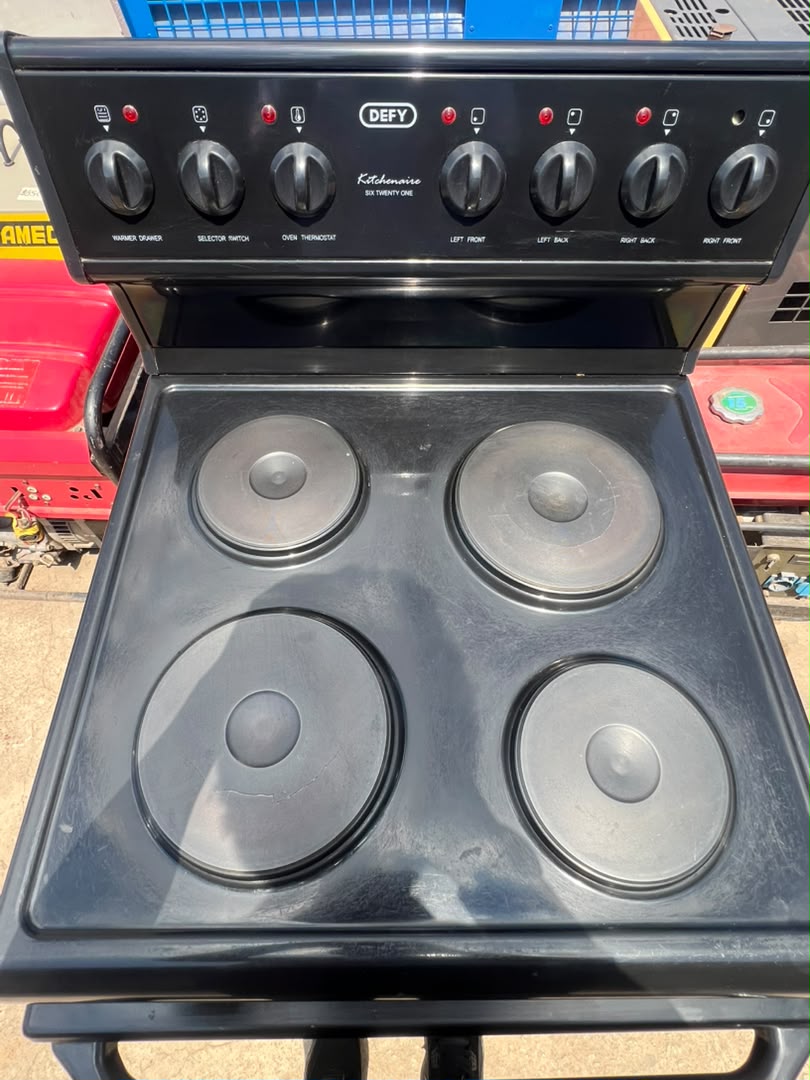 4 Plate Defy Electric Stove