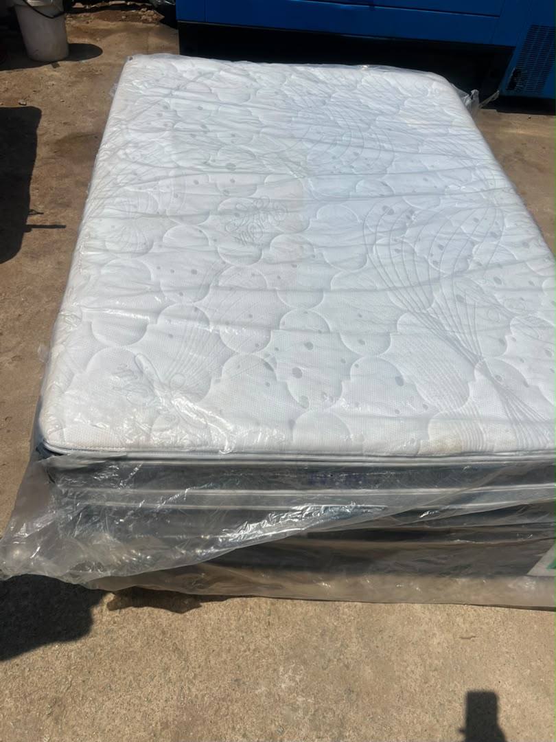 Restapedic Double Standard Bed