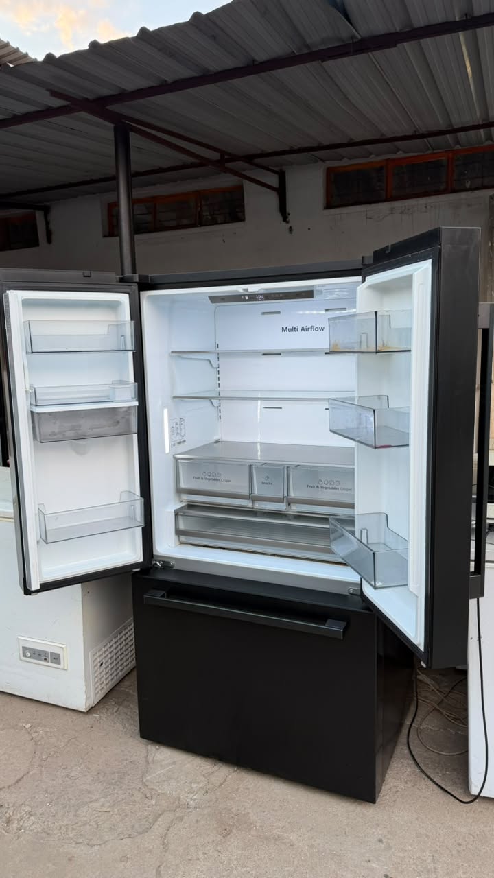 Hisense 575L Fridge