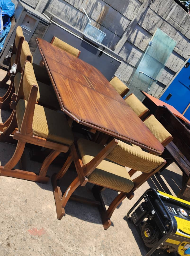 8 Seater Dinning Table